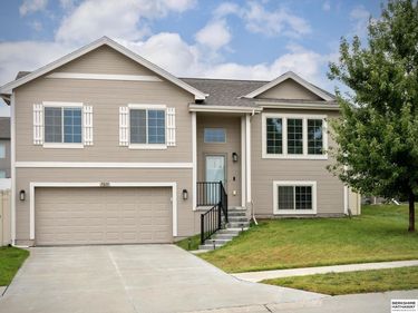 7811 N 82nd Avenue, Omaha, NE 68122