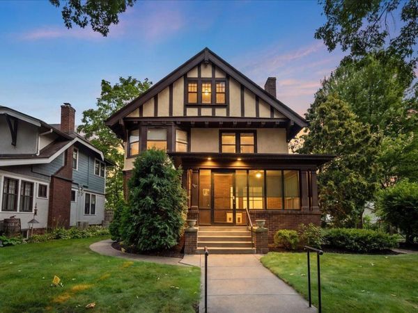 887 Ashland Avenue, Saint Paul, MN 55104