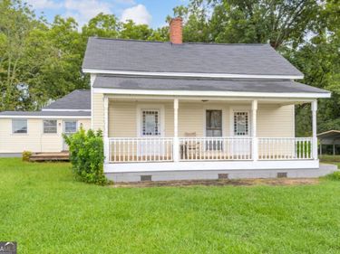 5270 Gainesville Street, Flowery Branch, GA 30542
