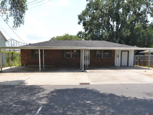 395 Avenue G, Port Allen, LA 70767