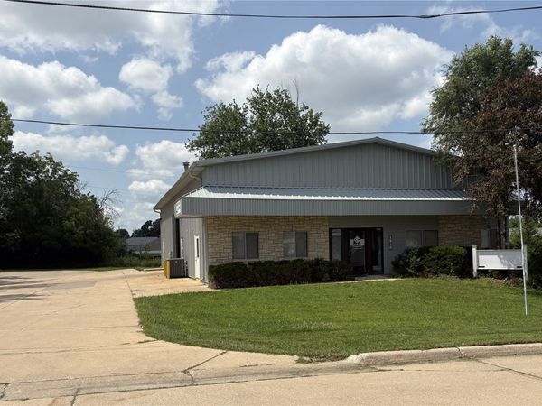 1910 St Andrews Court NE, Cedar Rapids, IA 52402