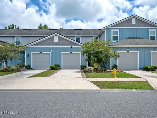 883 CAPITOL Parkway, Jacksonville, FL 32218