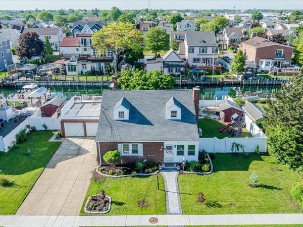 48 W 3rd Street , Freeport, NY 11520