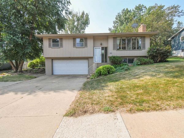 2605 W 33 St, Sioux Falls, SD 57105