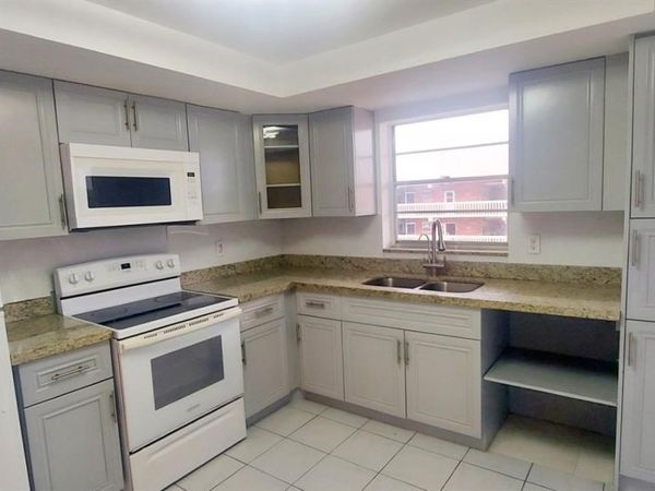 200 NE 12th Ave , Unit 3E, Hallandale Beach, FL 33009