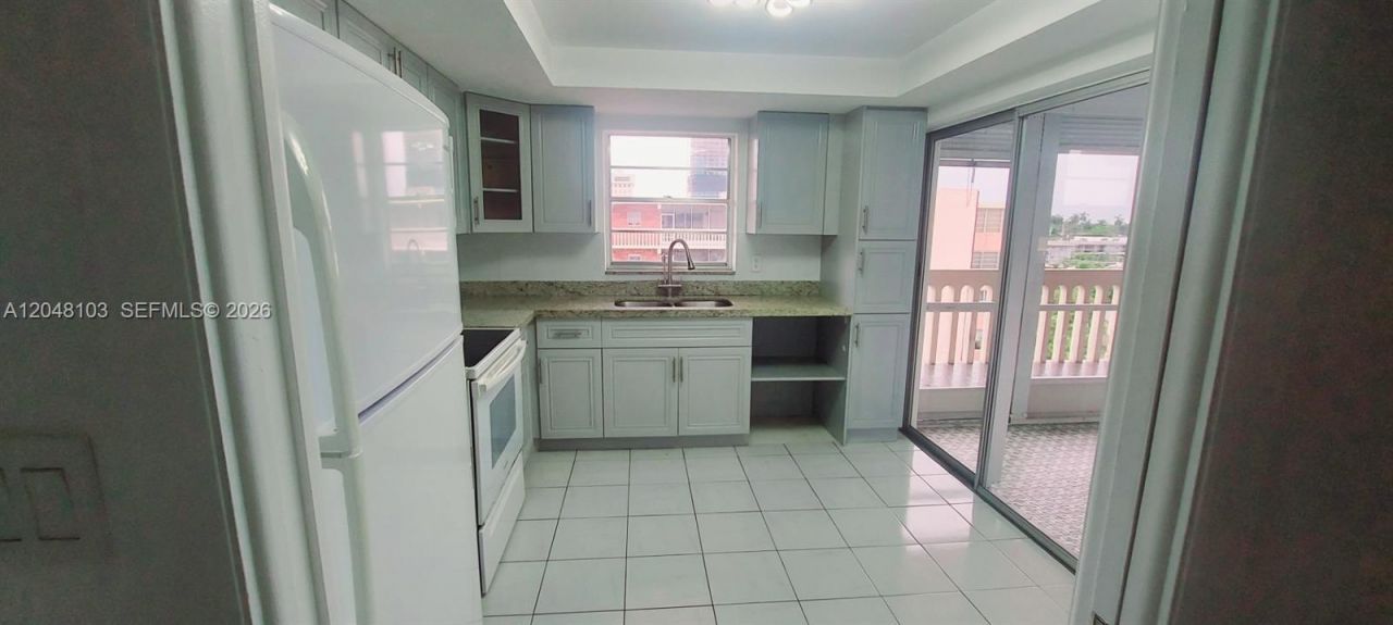 200 NE 12th Ave , Unit 3E, Hallandale Beach, FL 33009 Photo