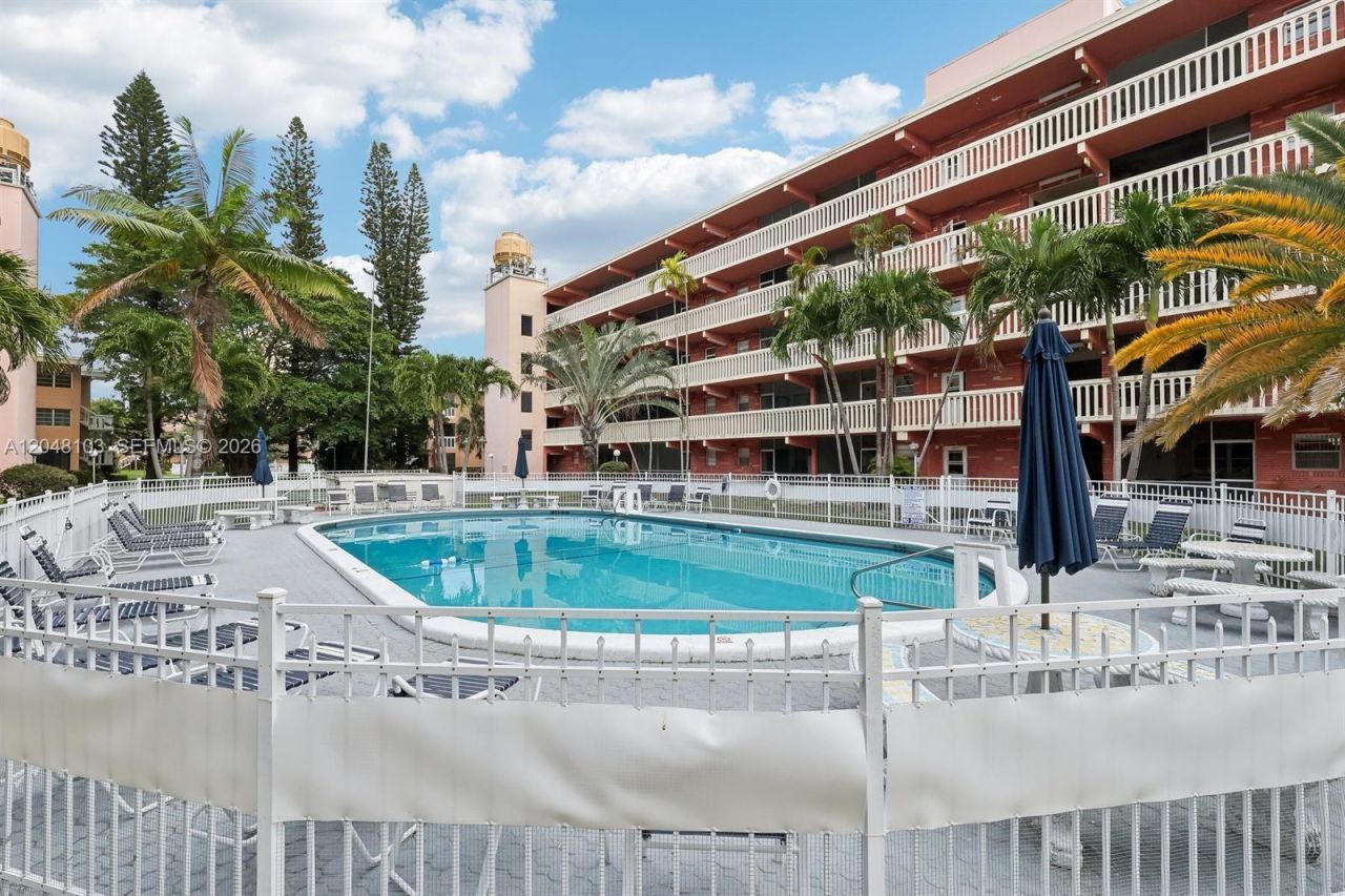 200 NE 12th Ave , Unit 3E, Hallandale Beach, FL 33009 Photo