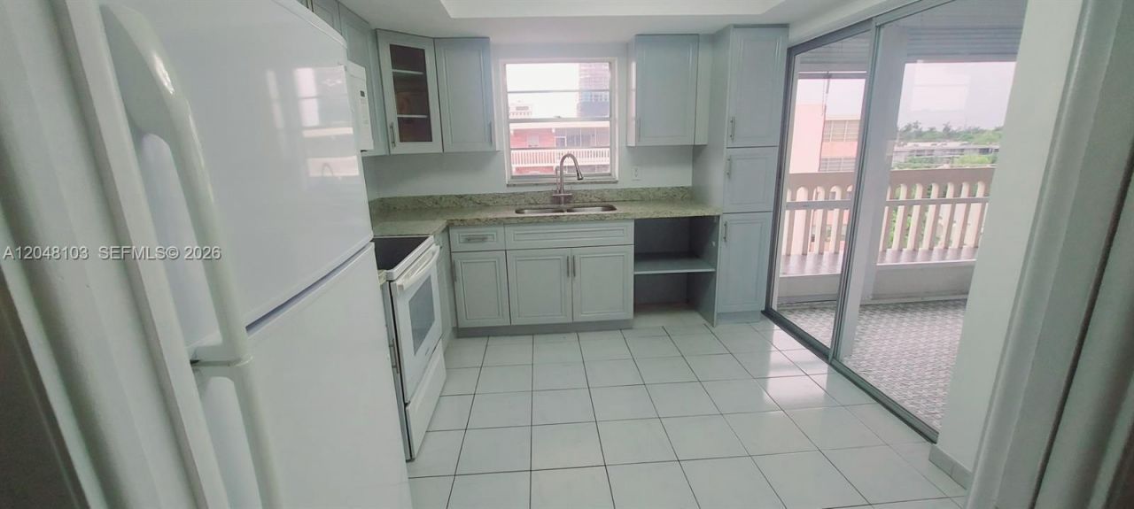 200 NE 12th Ave , Unit 3E, Hallandale Beach, FL 33009 Photo