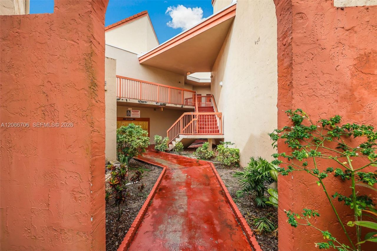 10245 NW 9th St Cir , Unit 102-9, Miami, FL 33172 Photo