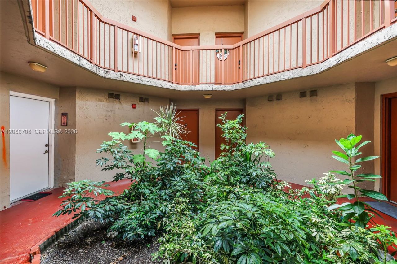 10245 NW 9th St Cir , Unit 102-9, Miami, FL 33172 Photo