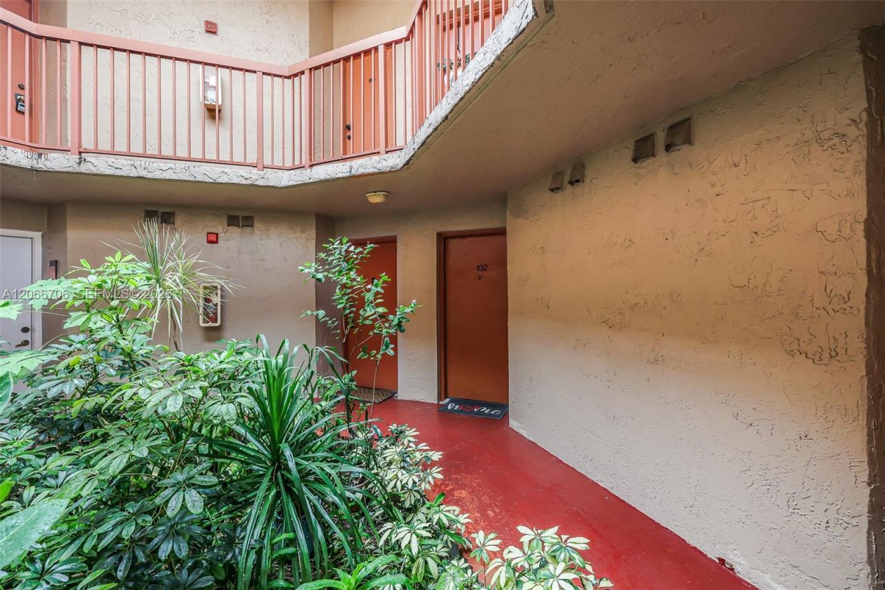 10245 NW 9th St Cir , Unit 102-9, Miami, FL 33172 Photo