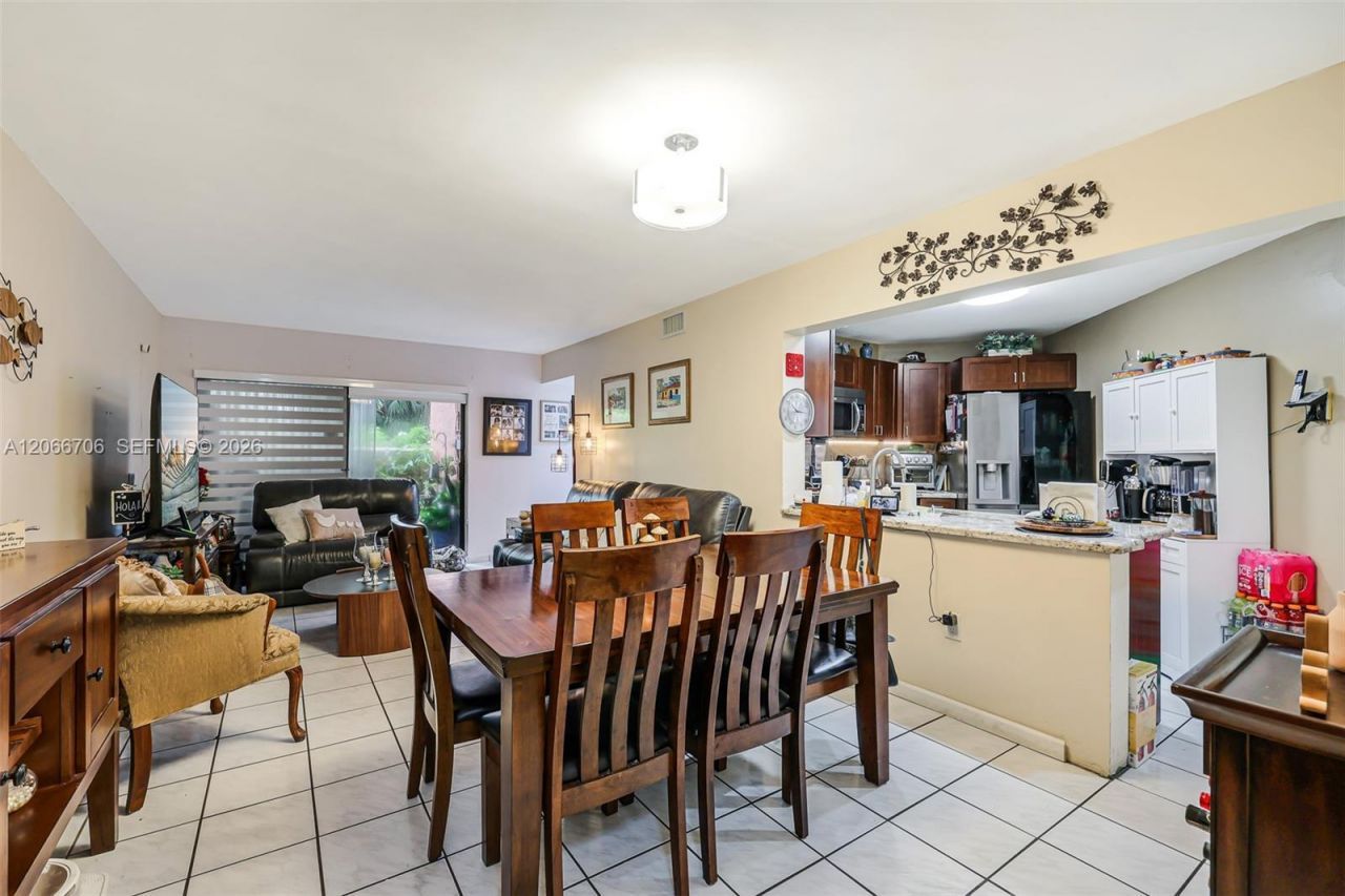10245 NW 9th St Cir , Unit 102-9, Miami, FL 33172 Photo