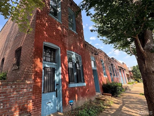 1517 Vail Place , St Louis, MO 63104