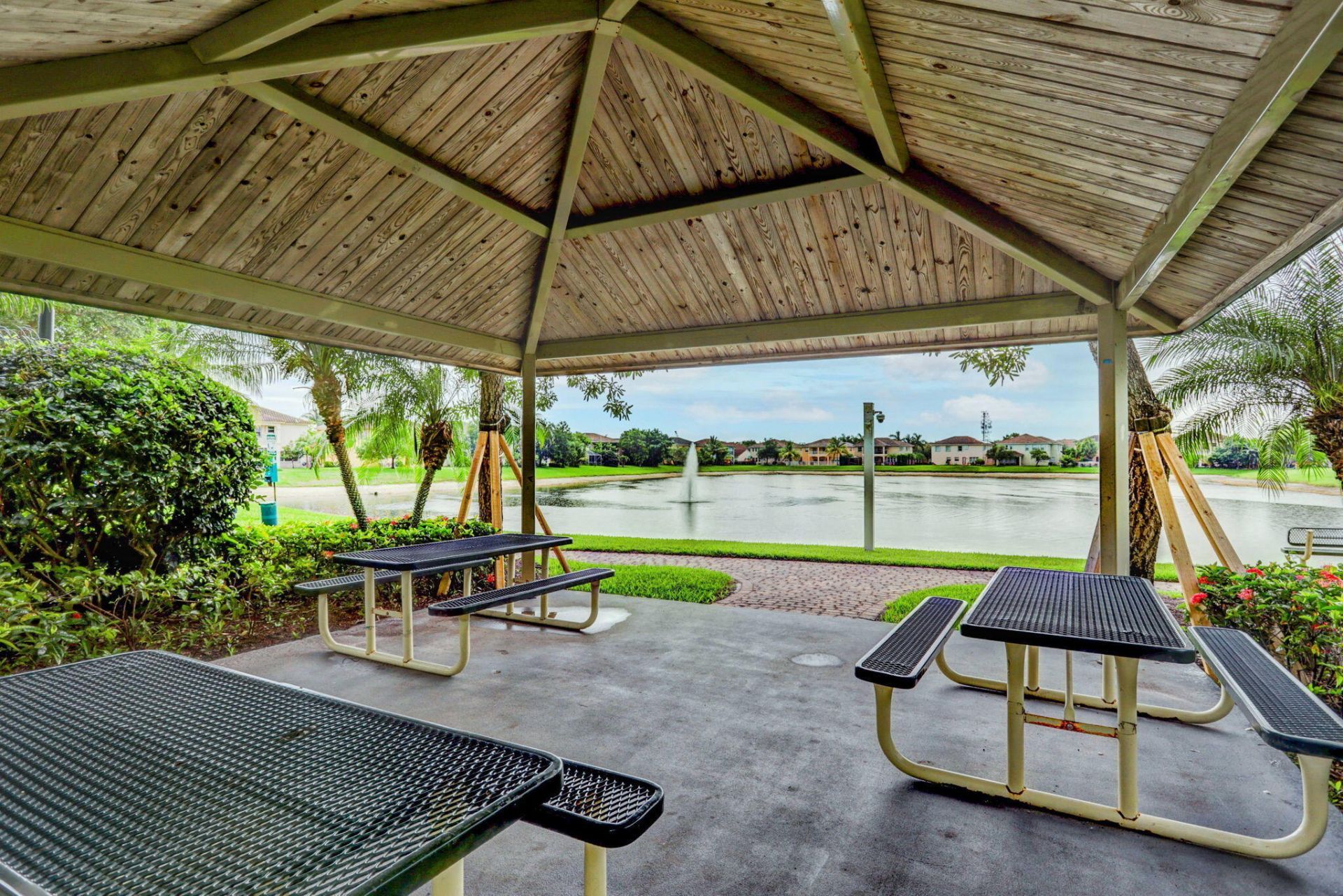 742 Cresta Circle, West Palm Beach, FL 33413 Photo