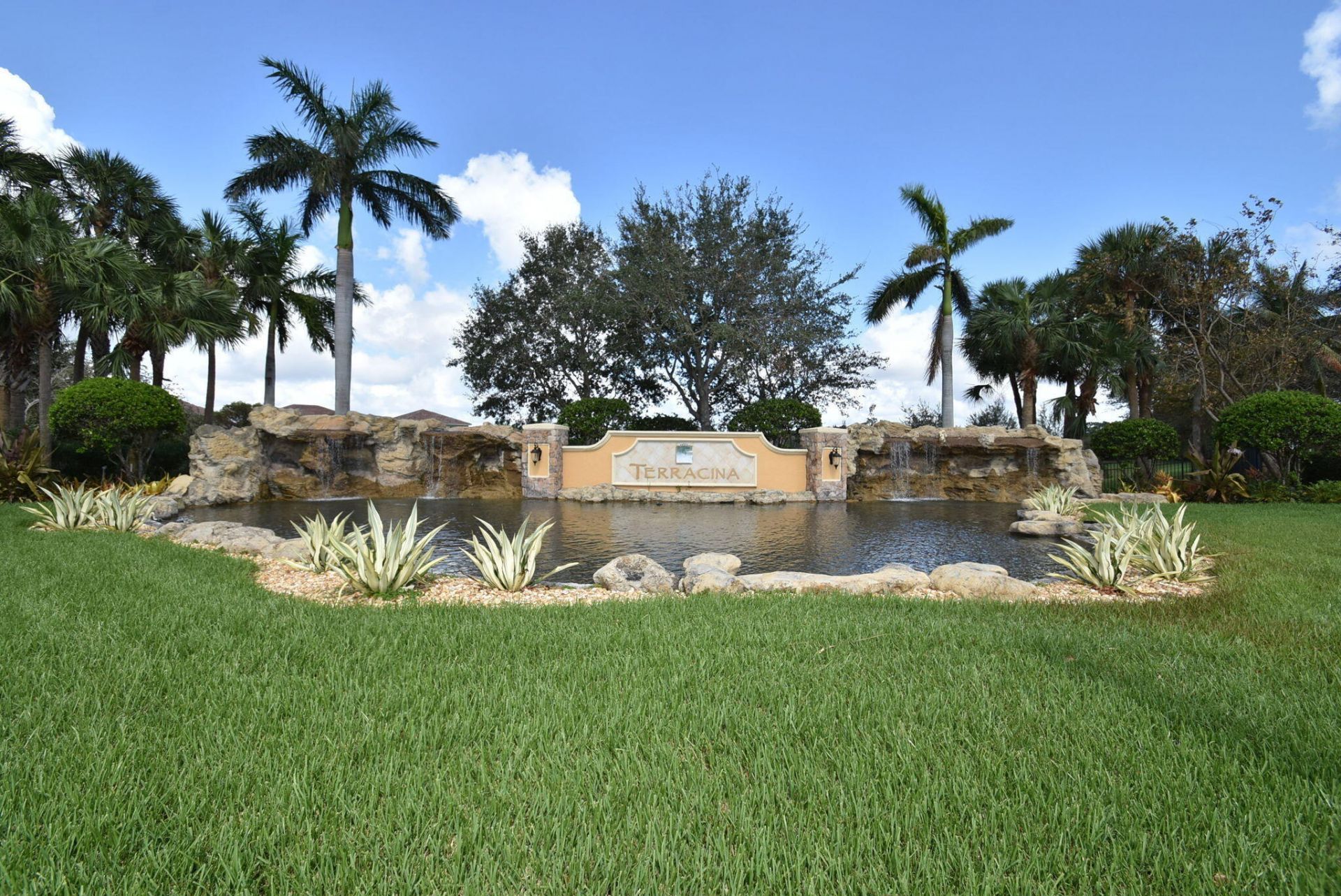 742 Cresta Circle, West Palm Beach, FL 33413 Photo