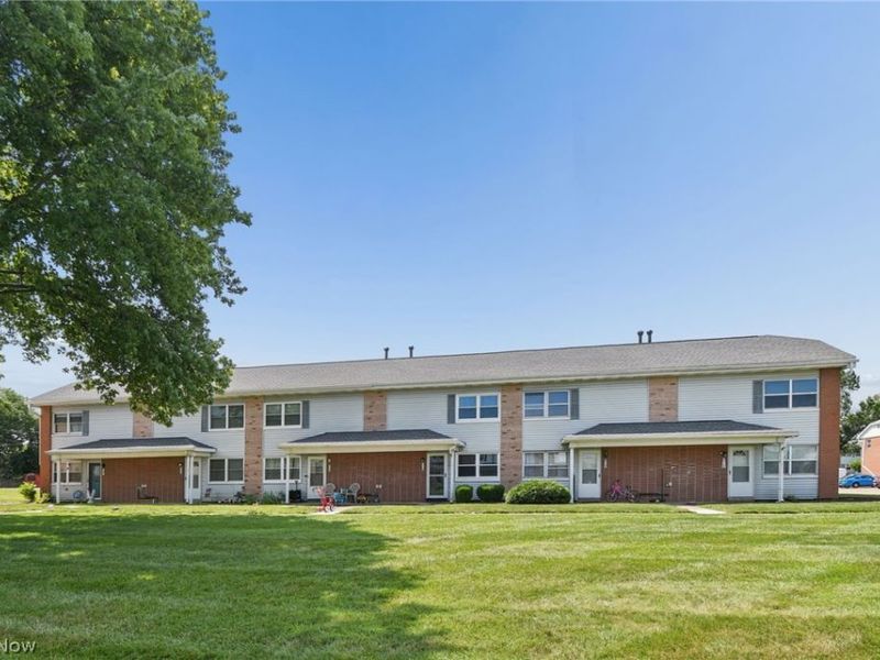 219 Buckeye Circle, Columbus, OH 43217 Photo 2
