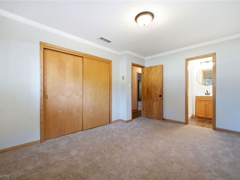 1097 Oak Tree Road, Akron, OH 44320 Photo 11