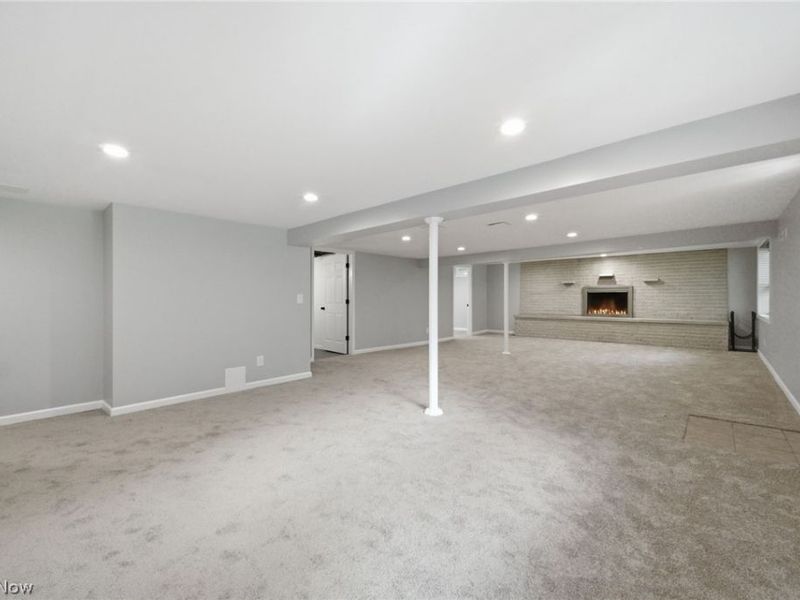 1097 Oak Tree Road, Akron, OH 44320 Photo 22