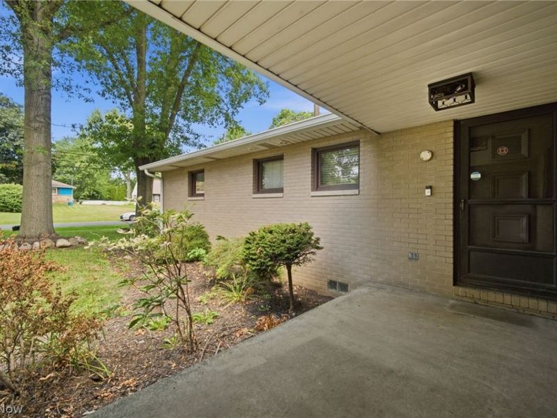 1097 Oak Tree Road, Akron, OH 44320 Photo 3