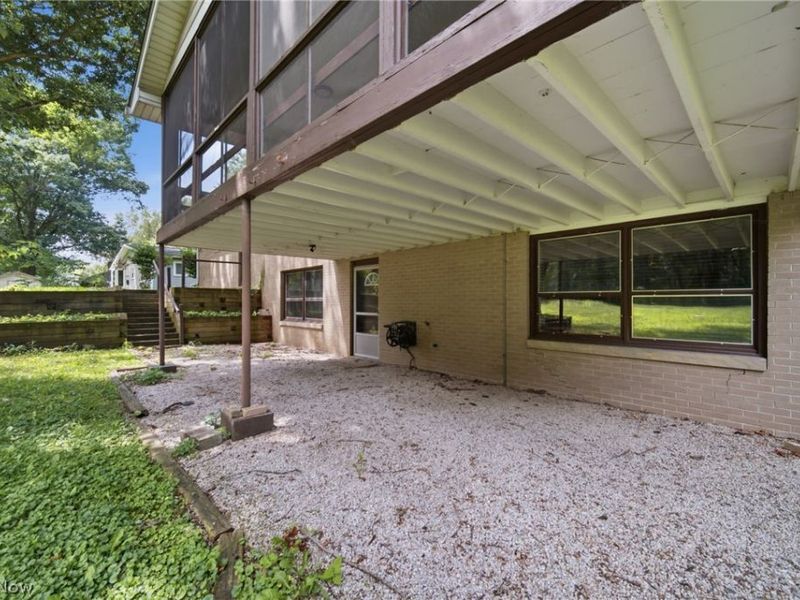 1097 Oak Tree Road, Akron, OH 44320 Photo 30