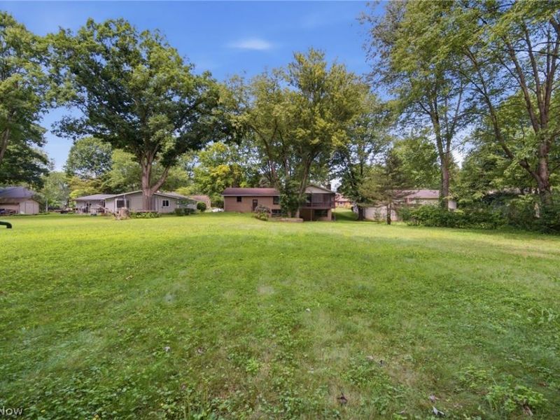1097 Oak Tree Road, Akron, OH 44320 Photo 32