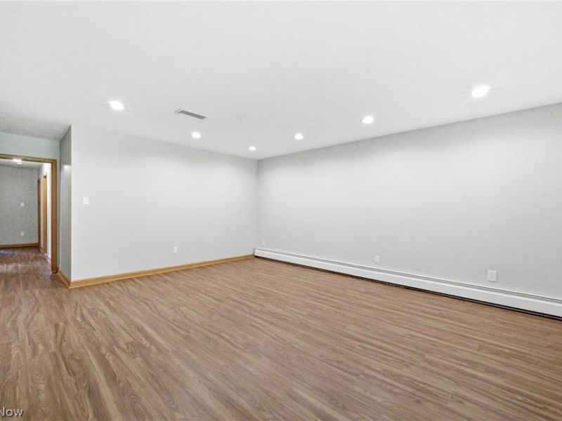 1097 Oak Tree Road, Akron, OH 44320 Photo 5