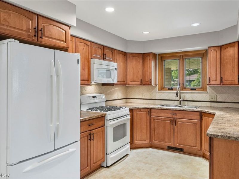 1488 Parkview Drive, Seven Hills, OH 44131 Photo 16