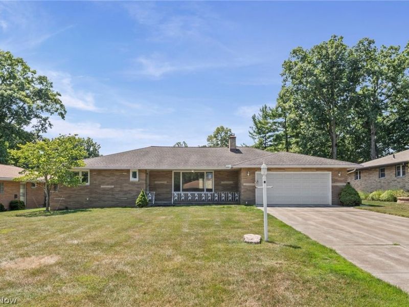 1488 Parkview Drive, Seven Hills, OH 44131 Photo 2