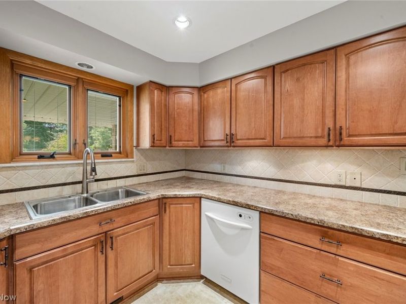 1488 Parkview Drive, Seven Hills, OH 44131 Photo 20