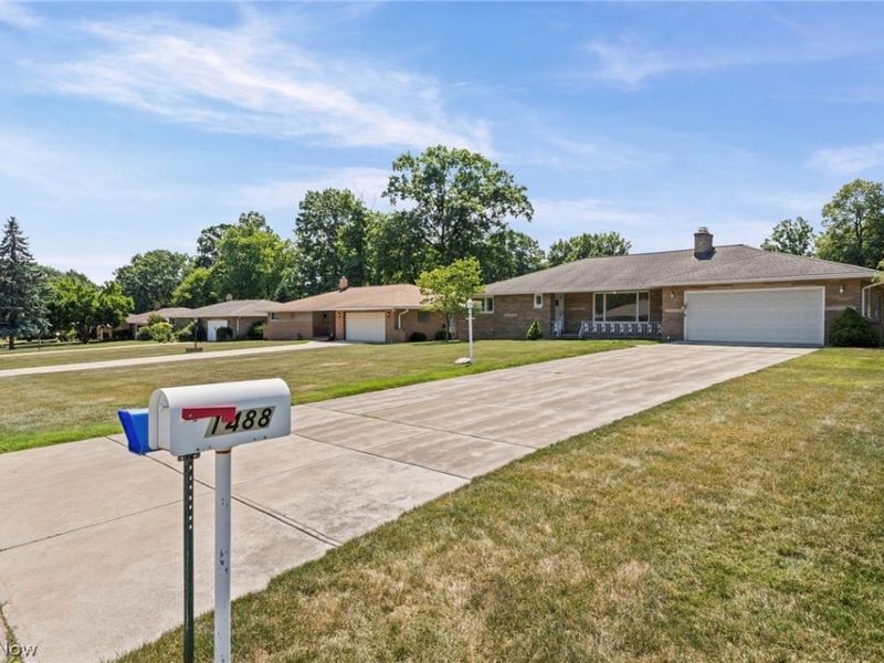 1488 Parkview Drive, Seven Hills, OH 44131 Photo 3
