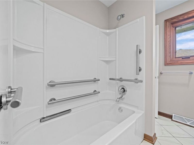 1488 Parkview Drive, Seven Hills, OH 44131 Photo 32