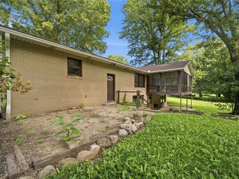 1097 Oak Tree Road, Akron, OH 44320 Photo 28