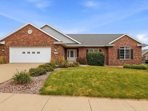5700 Clay Ridge Drive, Dubuque, IA 52002