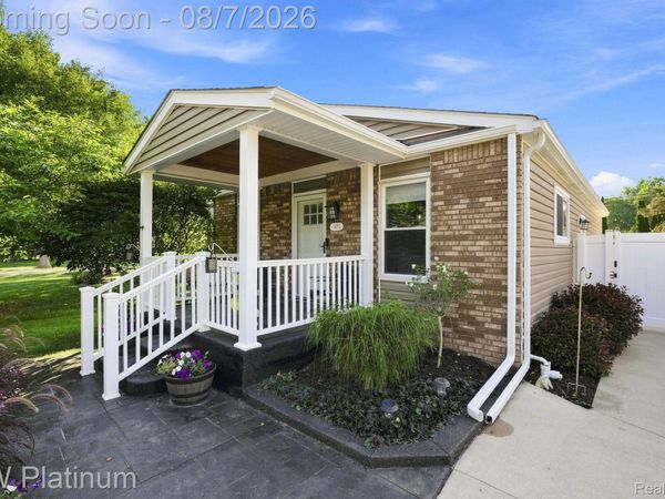 36776 Jefferson Avenue , Harrison Township, Mi 48045