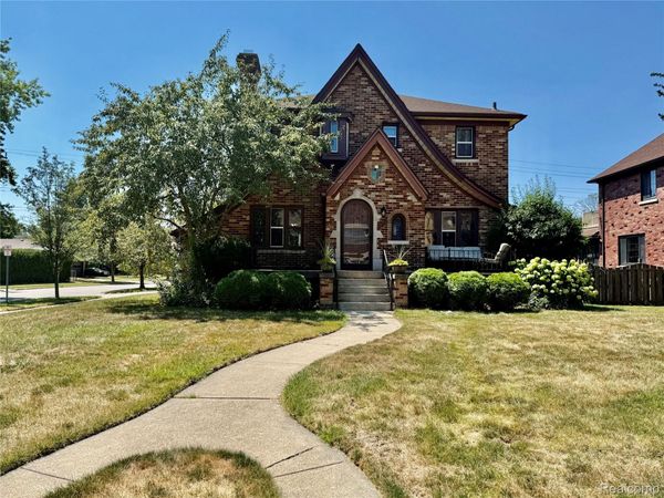 1305 Bedford Road, Grosse Pointe Park, Mi 48230