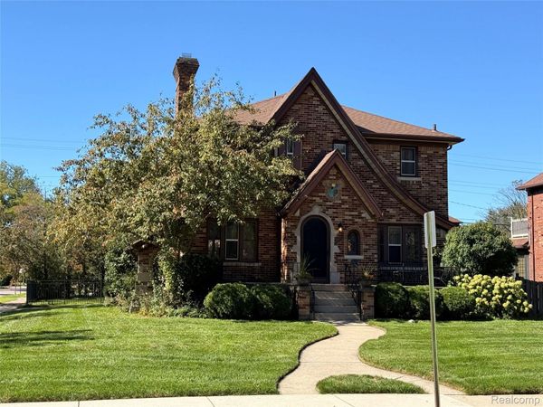 1305 Bedford Road, Grosse Pointe Park, Mi 48230
