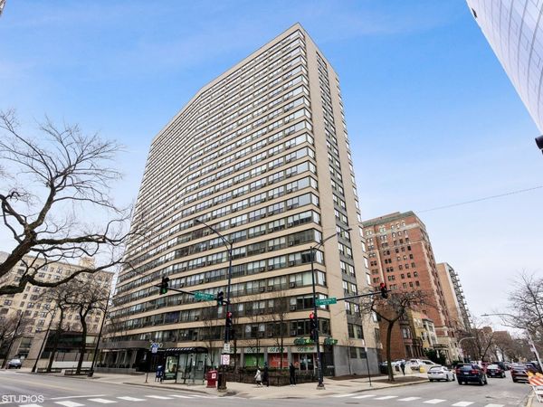 2930 N Sheridan Road , Unit 202, Chicago, IL 60657
