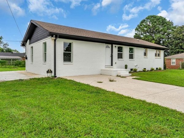330 Lagoon Dr , McMinnville, TN 37110