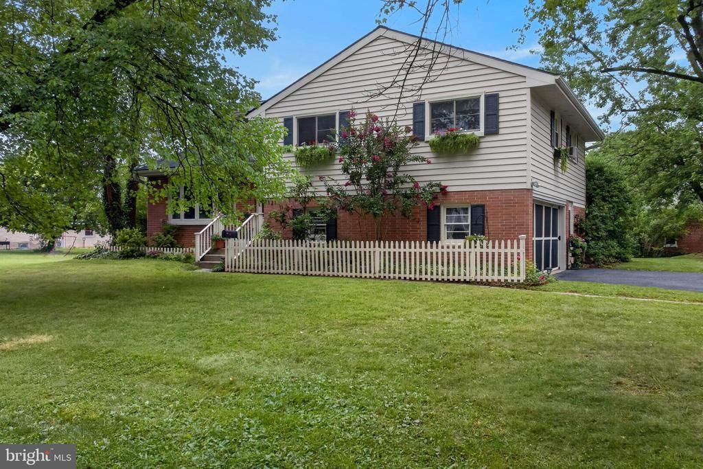 121 HOME LANE , LANDISVILLE, PA 17538