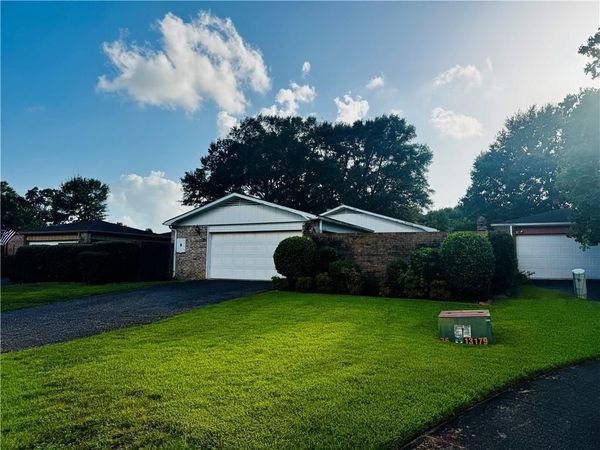 8 Cobblestone Way W, Mobile, AL 36608