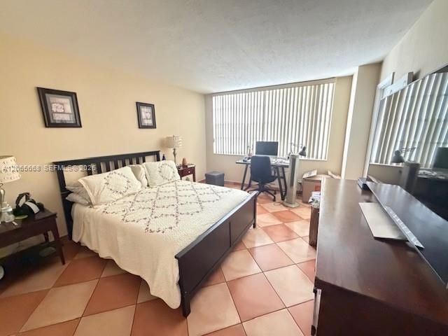137 Golden Isles Dr , Unit 912, Hallandale Beach, FL 33009 Photo