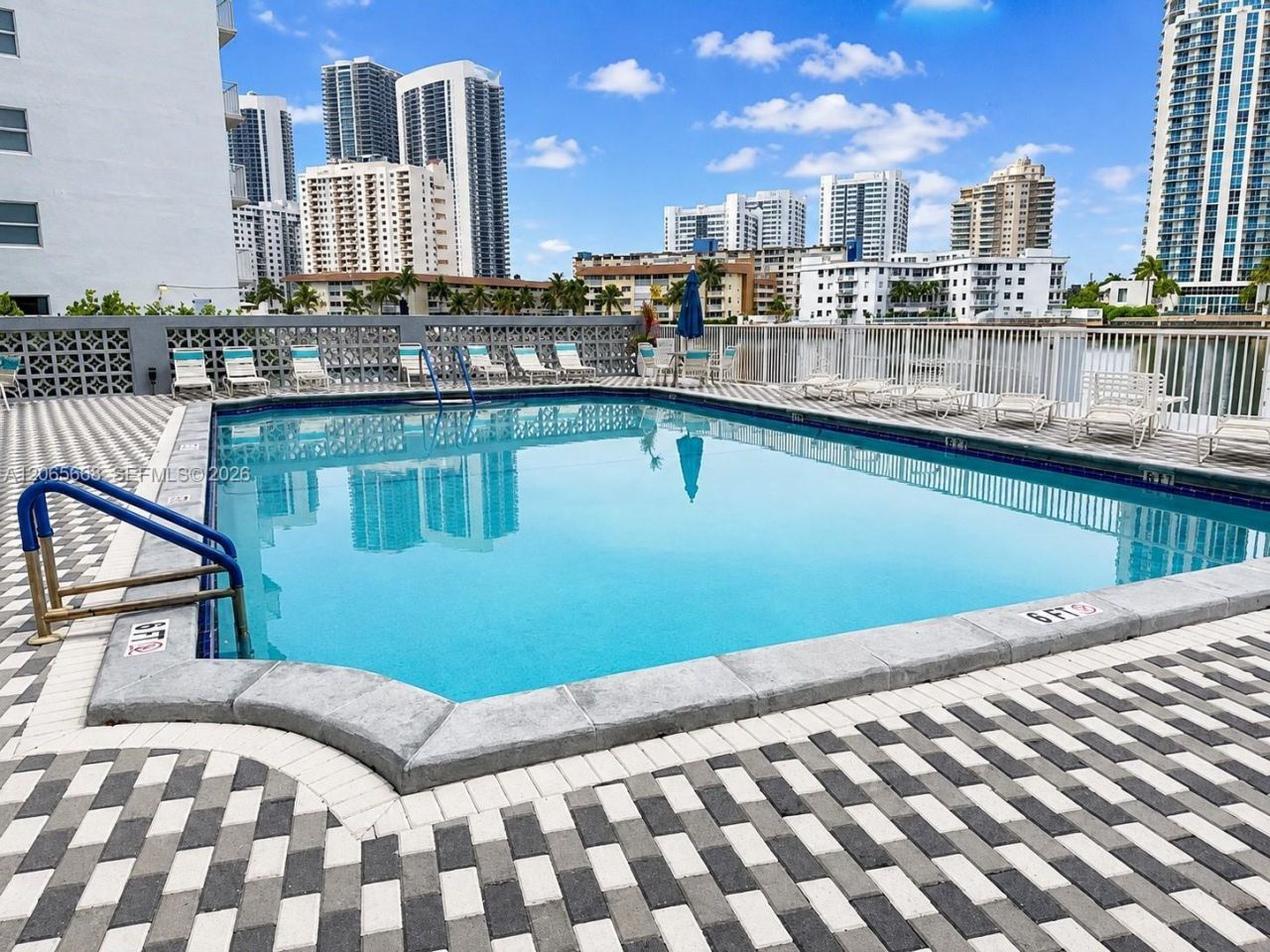 137 Golden Isles Dr , Unit 912, Hallandale Beach, FL 33009 Photo