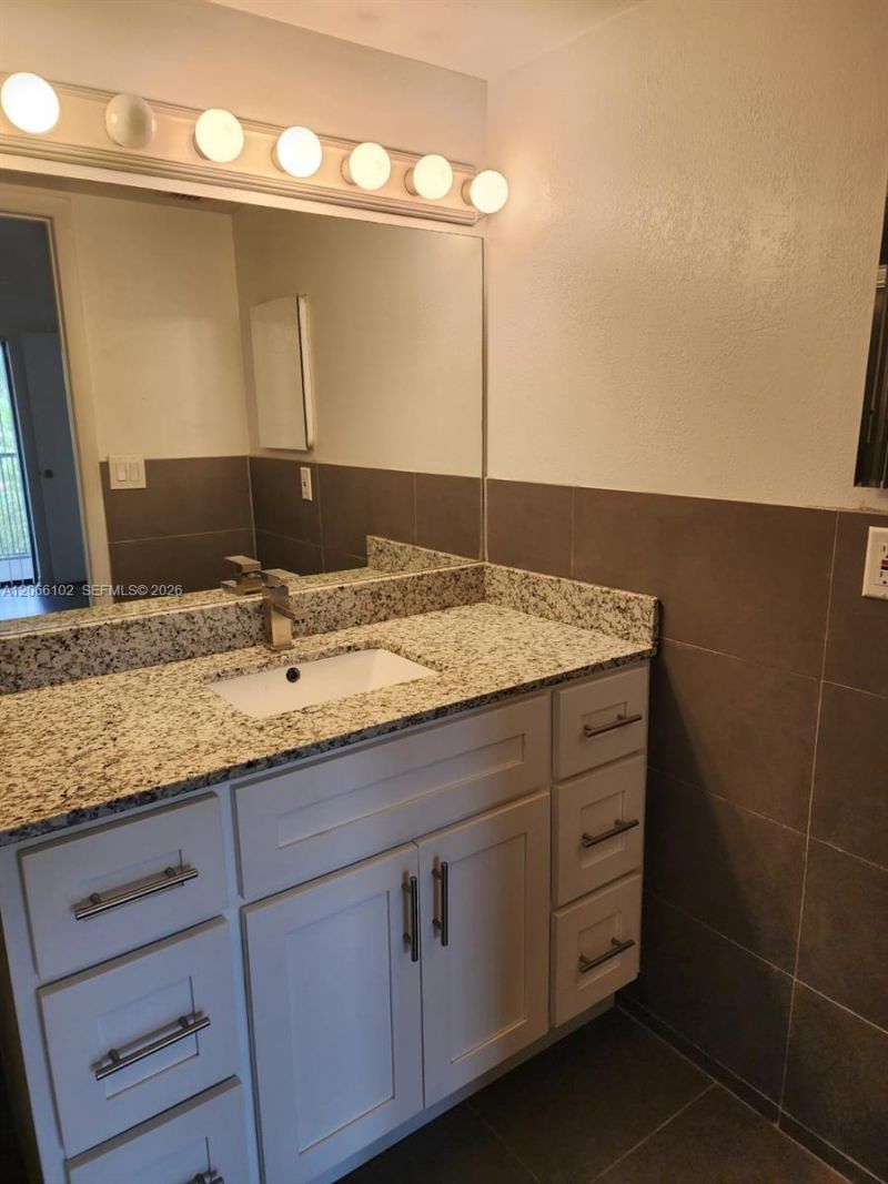 2445 SW 18th Ter , Unit 711, Fort Lauderdale, FL 33315 Photo