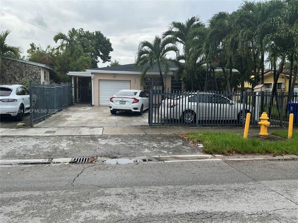 1855 NW 32nd St , Miami, FL 33142