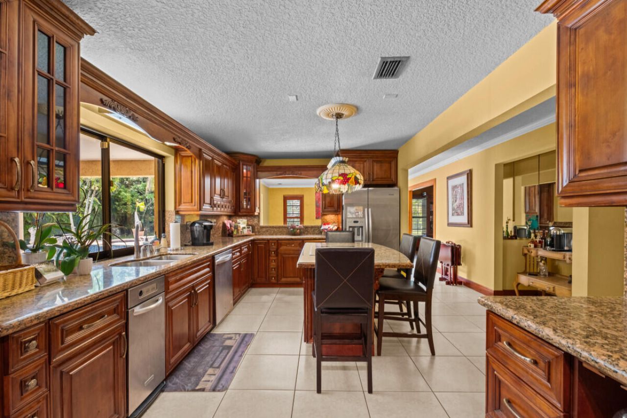 10010 NW 135th Street, Hialeah Gardens, FL 33018 Photo