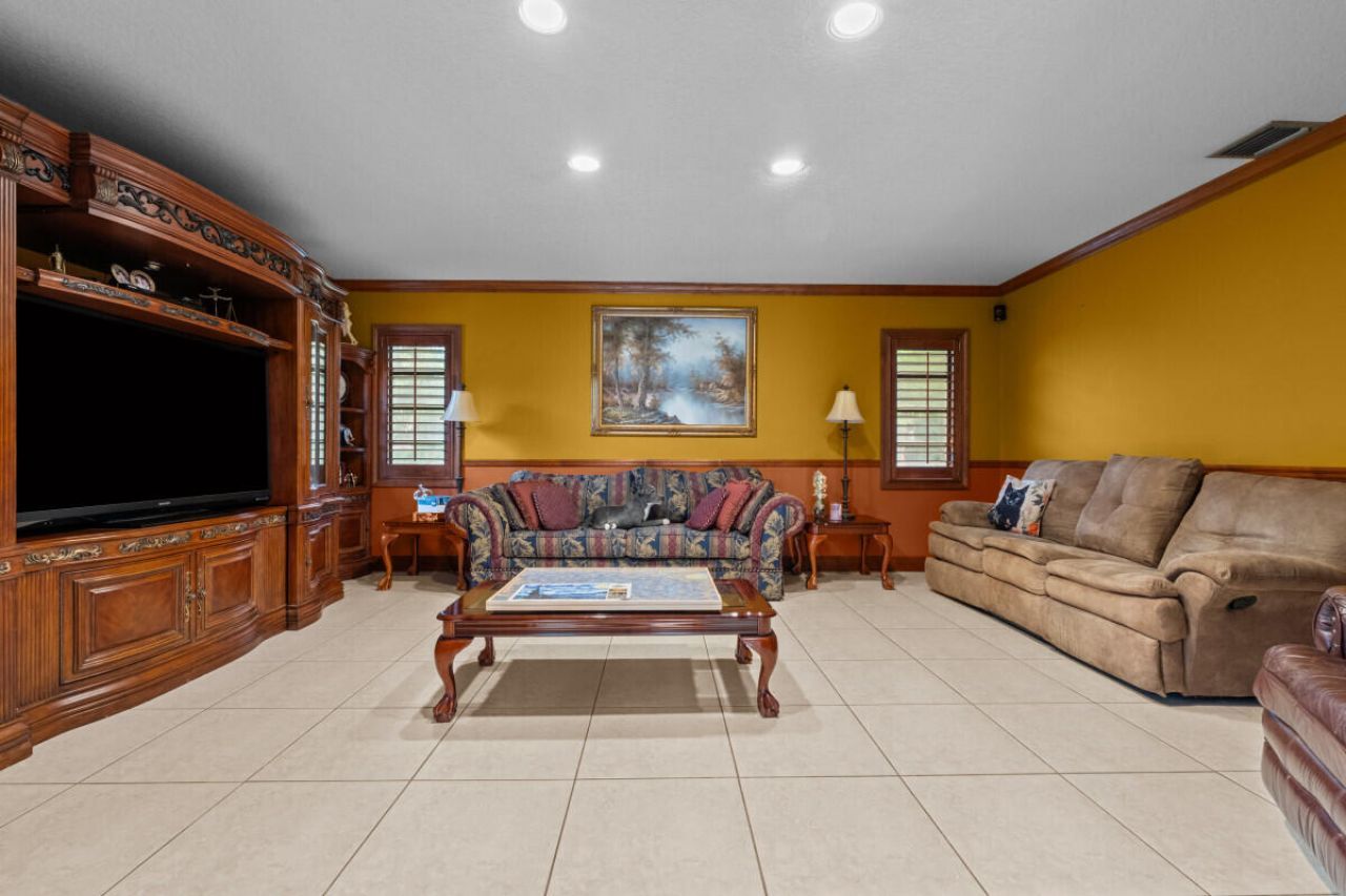 10010 NW 135th Street, Hialeah Gardens, FL 33018 Photo