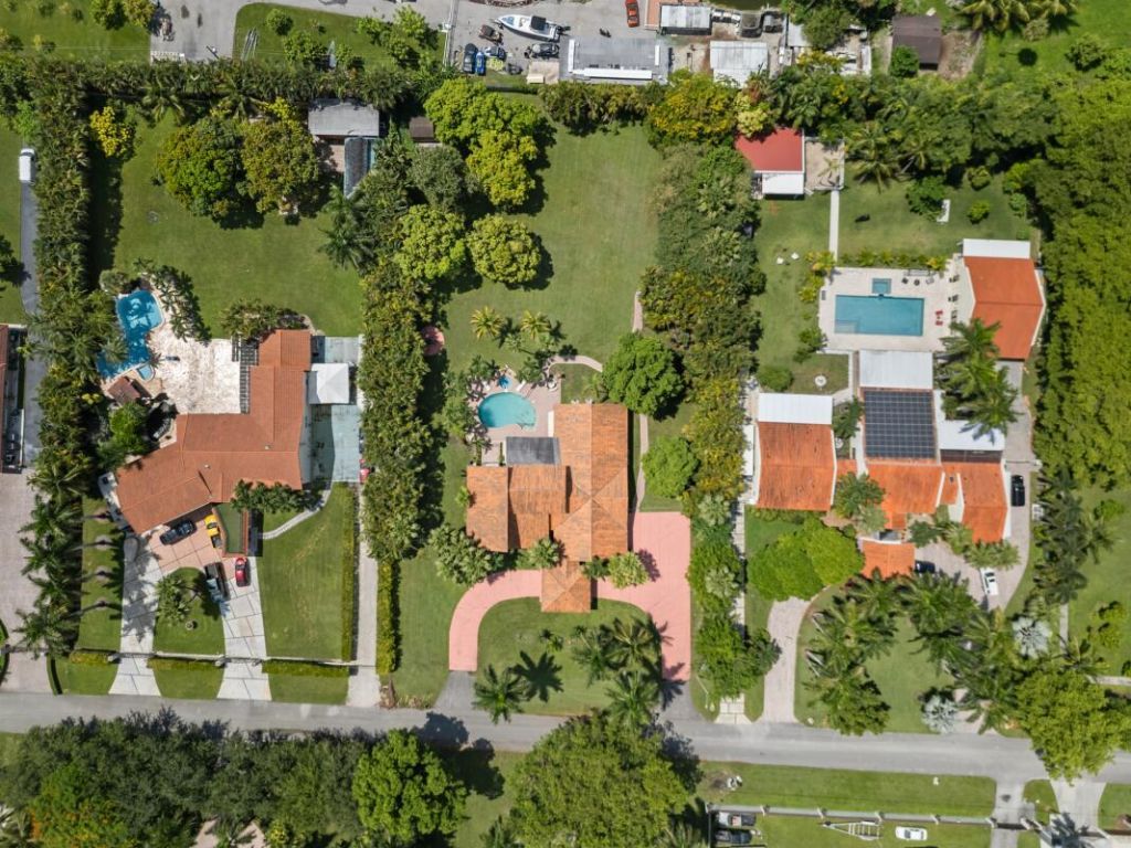 10010 NW 135th Street, Hialeah Gardens, FL 33018 Photo