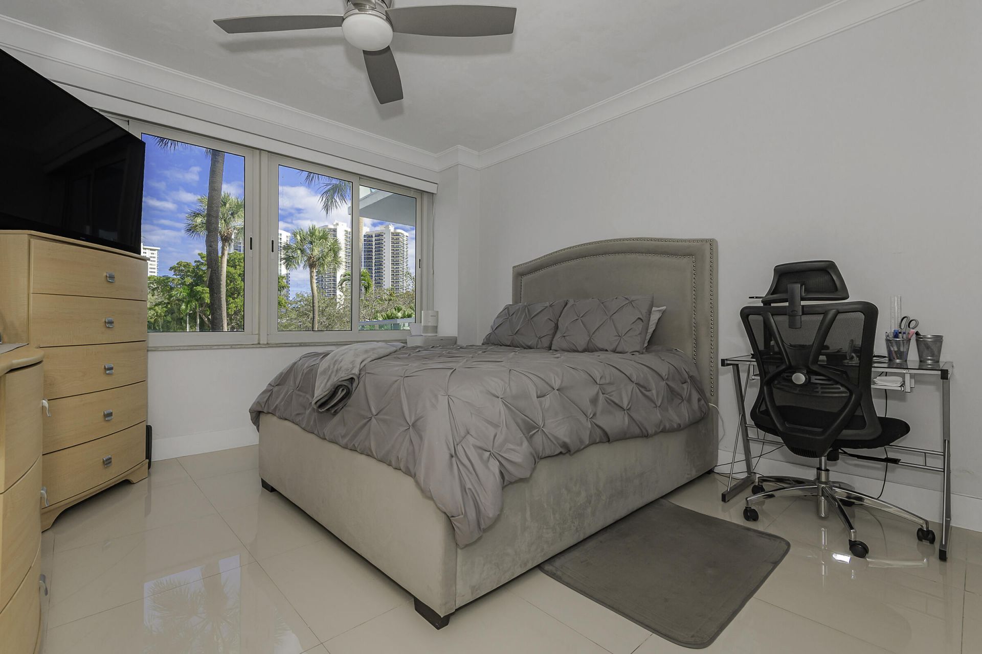 3233 NE 34th Street, Unit 215, Fort Lauderdale, FL 33308 Photo