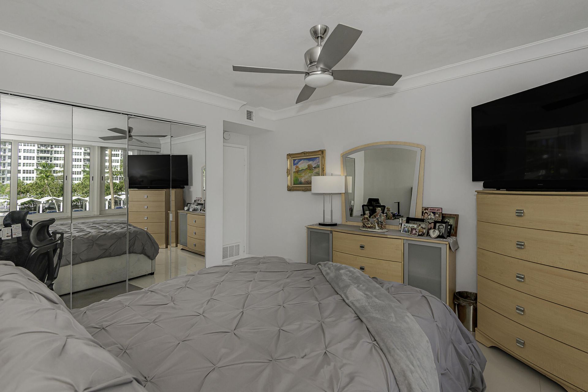 3233 NE 34th Street, Unit 215, Fort Lauderdale, FL 33308 Photo