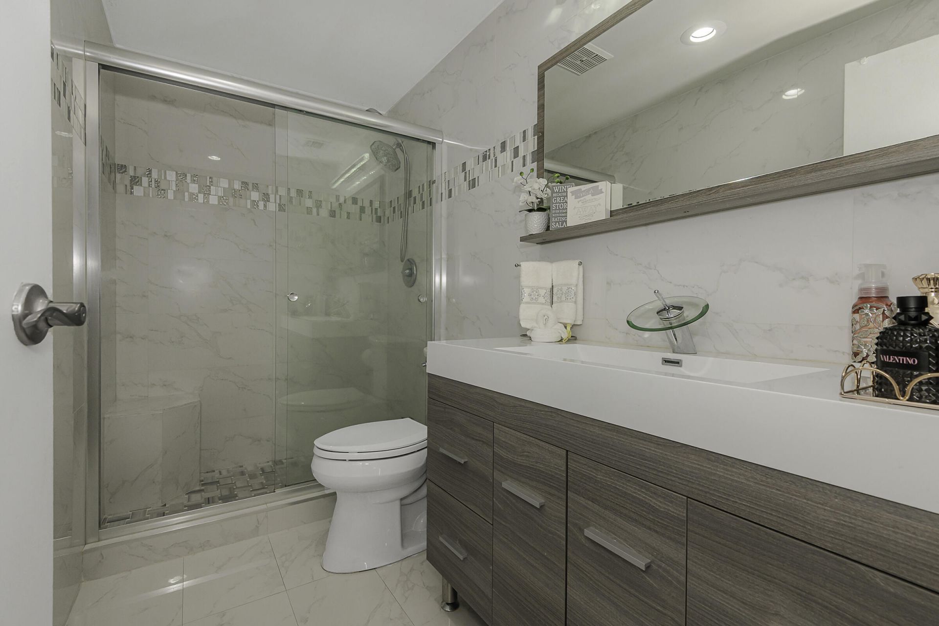 3233 NE 34th Street, Unit 215, Fort Lauderdale, FL 33308 Photo